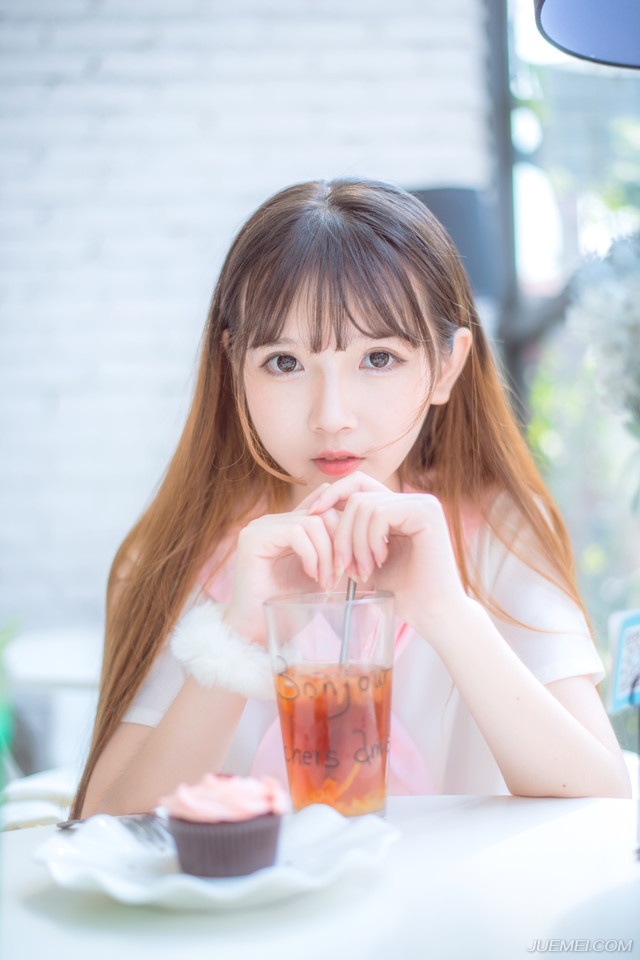 只要你不离不弃，哪怕一辈子我也愿意奉陪到底。友情也好，爱情也罢